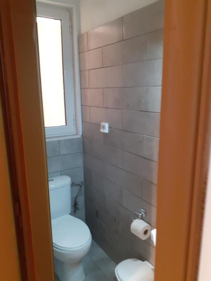 Alex Central City Accommodation Lávrion Dış mekan fotoğraf